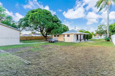 559 NW 2nd St, Florida City, FL 33034 - Photo 8