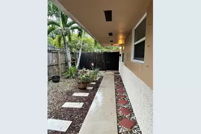 620 SW 7th Ave, Hallandale Beach, FL 33009 - Photo 2