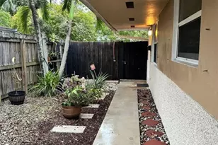 620 SW 7th Ave, Hallandale Beach, FL 33009 - Photo 2