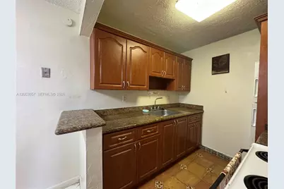 7208 Fairway Dr #I14, Miami Lakes, FL 33014 - Photo 6