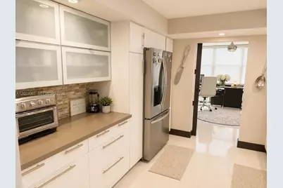 1000 Parkview Dr #710, Hallandale Beach, FL 33009 - Photo 6
