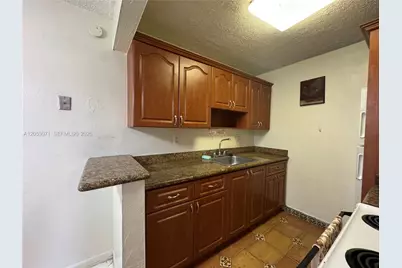 7208 Fairway Dr #I14, Miami Lakes, FL 33014 - Photo 6