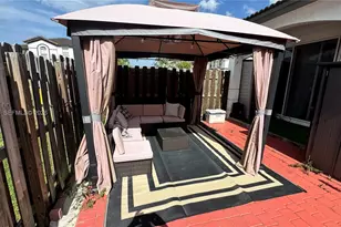 11461 NW 76th St, Doral, FL 33178 - Photo 4