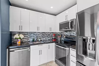 11166 NW 37th St, Sunrise, FL 33351 - Photo 8