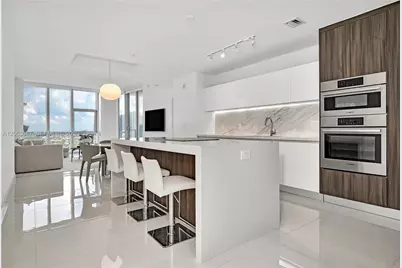 851 NE 1st Ave #1701, Miami, FL 33132 - Photo 2