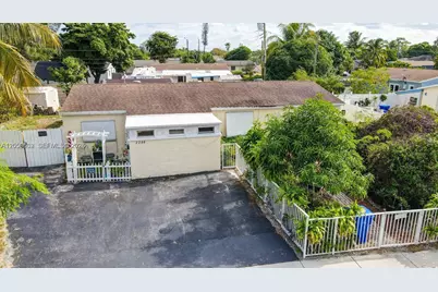 2200 SW 42nd Way #A, Fort Lauderdale, FL 33317 - Photo 1