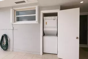 1104 SW 118th Ct, Miami, FL 33184 - Photo 10
