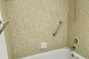8590 Sunrise Lakes Blvd, Sunrise, FL 33322 - Photo 20