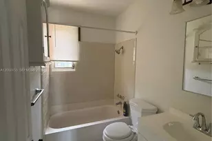 708 N 20th Ct, Hollywood, FL 33020 - Photo 6