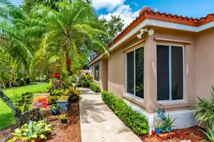 1707 SW 109th Terrace, Davie, FL 33324 - Photo 4