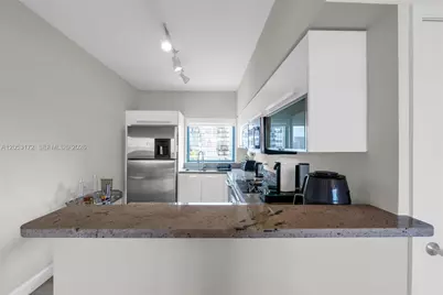 601 NE 36th St #904, Miami, FL 33137 - Photo 4