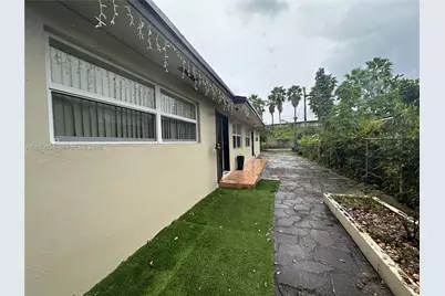 280 NW 39th St #*, Miami, FL 33127 - Photo 2