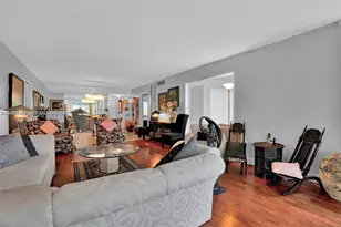 3970 Oaks Clubhouse Dr, Pompano Beach, FL 33069 - Photo 8