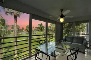 3970 Oaks Clubhouse Dr, Pompano Beach, FL 33069 - Photo 10