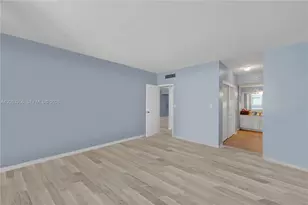 5001 Collins Ave, Miami Beach, FL 33140 - Photo 12