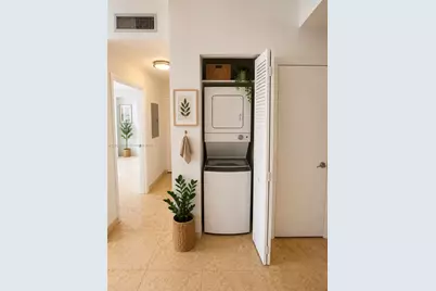 31 SE 5th St #3619, Miami, FL 33131 - Photo 4