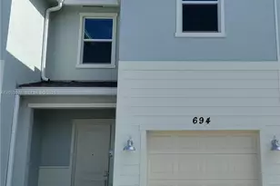 694 SE Lk Fls St, Port Saint Lucie, FL 34984 - Photo 2