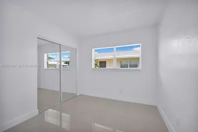 572 SW Kathy Ct, Margate, FL 33068 - Photo 4