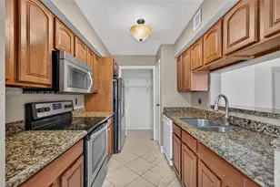 995 Riverside Dr, Coral Springs, FL 33071 - Photo 2