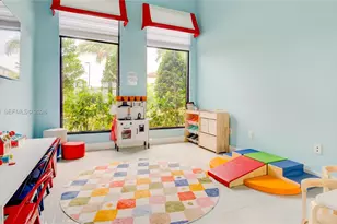 953 NE 211th St, Miami, FL 33179 - Photo 40