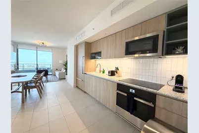 159 NE 6th St #3215, Miami, FL 33132 - Photo 2