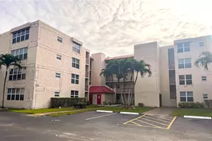9451 Evergreen Pl, Davie, FL 33324 - Photo 2