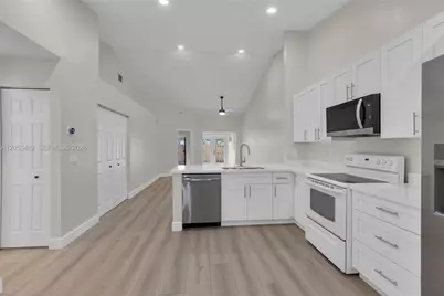 11061 NW 38th Pl, Sunrise, FL 33351 - Photo 10
