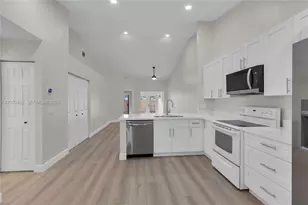 11061 NW 38th Pl, Sunrise, FL 33351 - Photo 10
