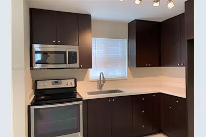 901 NW 22nd Ct, Miami, FL 33125 - Photo 4