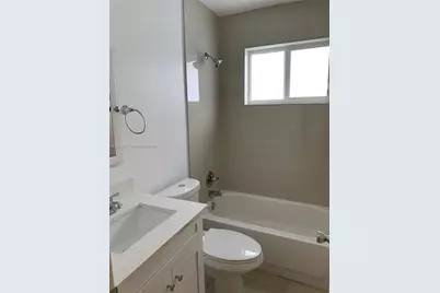 901 NW 22nd Ct, Miami, FL 33125 - Photo 20