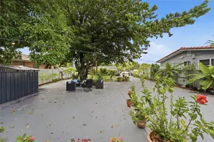 419 SE 3rd St, Hialeah, FL 33010 - Photo 28