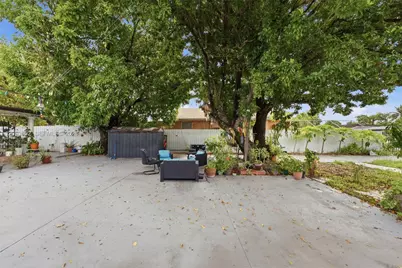 419 SE 3rd St, Hialeah, FL 33010 - Photo 30