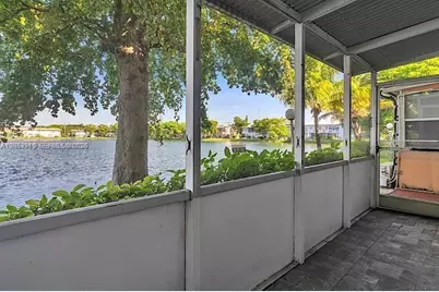 19000 NE 3rd Ct #405, Miami, FL 33179 - Photo 14