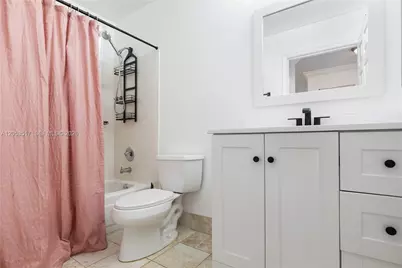 9153 Vineyard Lake Dr, Plantation, FL 33324 - Photo 32
