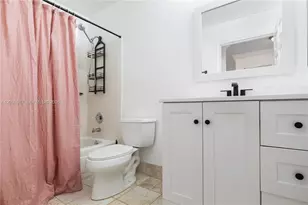 9153 Vineyard Lake Dr, Plantation, FL 33324 - Photo 32