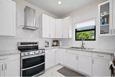 918 NE 191st St, Miami, FL 33179 - Photo 16