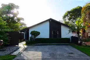 1490 Flamingo Ct, Pembroke Pines, FL 33026 - Photo 2