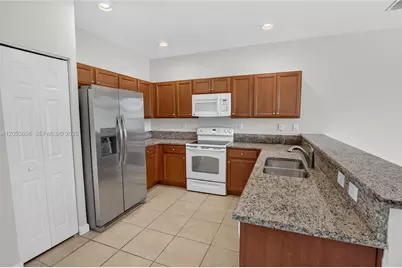 9011 SW 227th St #2, Cutler Bay, FL 33190 - Photo 4