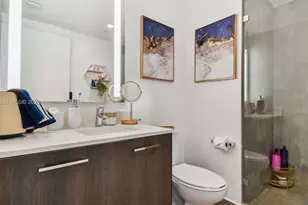 230 NE 4th St, Miami, FL 33132 - Photo 30