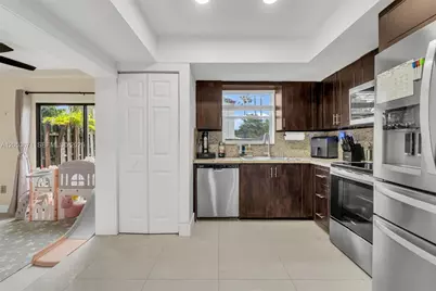 8140 SW 209th St, Cutler Bay, FL 33189 - Photo 4