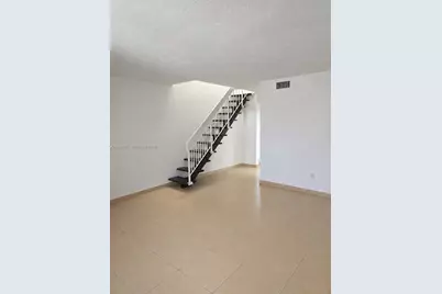 1705 W 58th St #B-27, Hialeah, FL 33012 - Photo 4