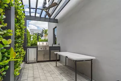 10043 NW 75th Ter, Doral, FL 33178 - Photo 8