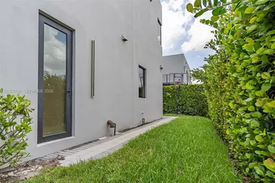 10043 NW 75th Ter, Doral, FL 33178 - Photo 12