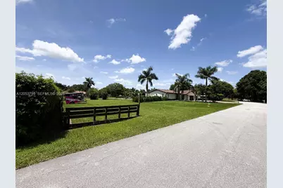 10950 SW 40th Ct, Davie, FL 33328 - Photo 10