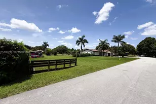 10950 SW 40 Ct, Davie, FL 33328 - Photo 10