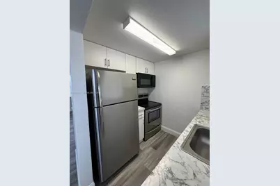 2435 Van Buren St #APT 2B, Hollywood, FL 33020 - Photo 6