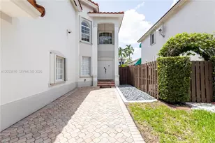 10873 NW 71st St, Doral, FL 33178 - Photo 2