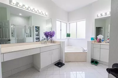 10873 NW 71st St, Doral, FL 33178 - Photo 36