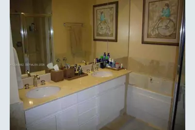 808 Brickell Key Dr #606, Miami, FL 33131 - Photo 8
