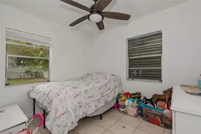 681 NE 1st Pl, Hialeah, FL 33010 - Photo 20